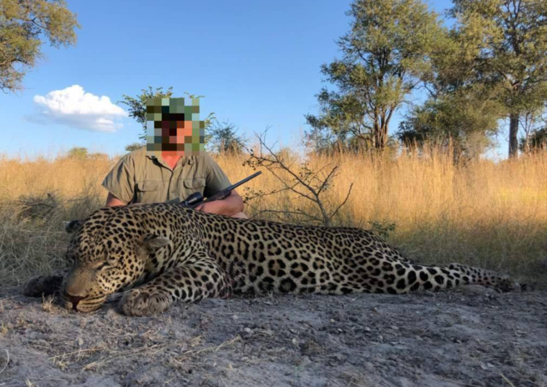 야생동물을 사냥한 후 기념사진을 촬영한 트로피 헌터(사진=Ndumo Hunting Safaris Facebook)