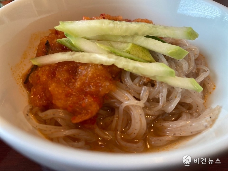 채수로 맛을 낸 표고버섯냉면이 일품이다. (사진=서인홍기자)