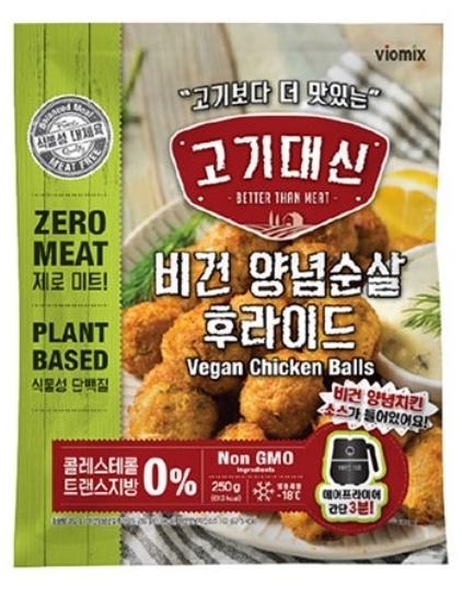 '고기대신'시리즈 비건 양념 순살 후라이드. (사진=㈜바이오믹스테크 제공)