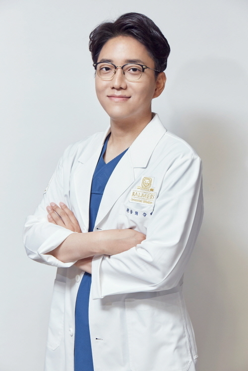 최승범 원장. 