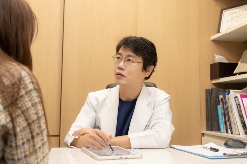 강홍대 원장.