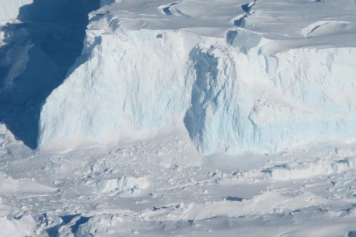 남극 스웨이츠 빙하(Thwaites Glacier)가 급격한 온도 상승으로 인해 끊임없이 녹고 있다는 연구결과가 나왔다. (사진=unsplash)