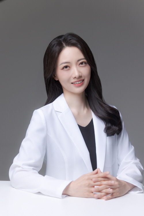 장란이 대표원장.