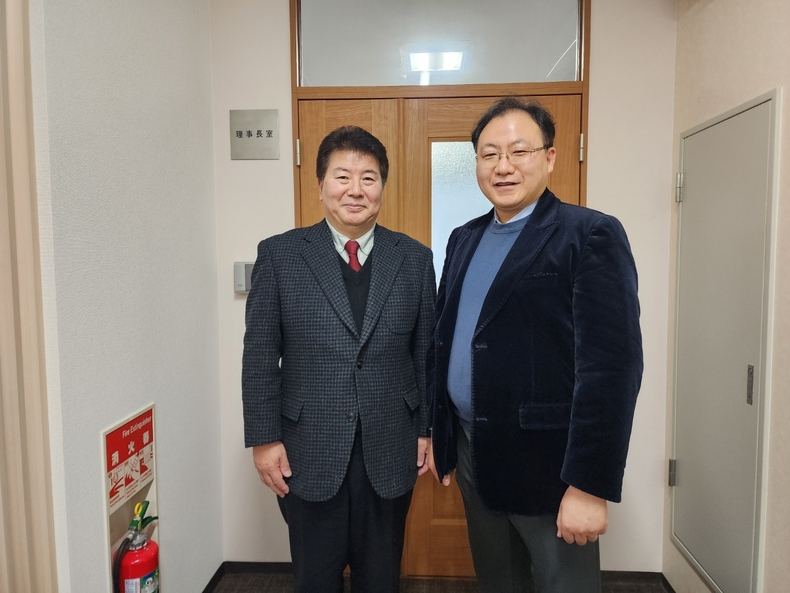 히로히데 시부타니 박사(왼쪽)와 최근택 박사.