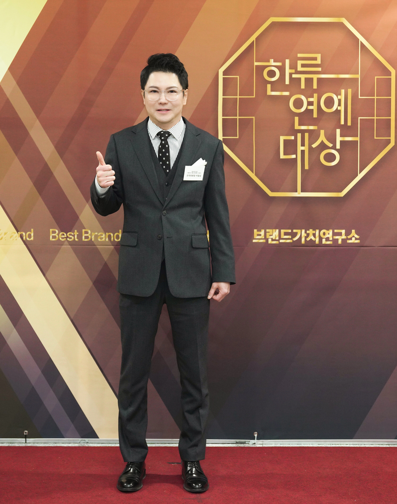 제23회 대한민국베스트브랜드어워즈-한류연예대상을 개최한 이일섭 회장.