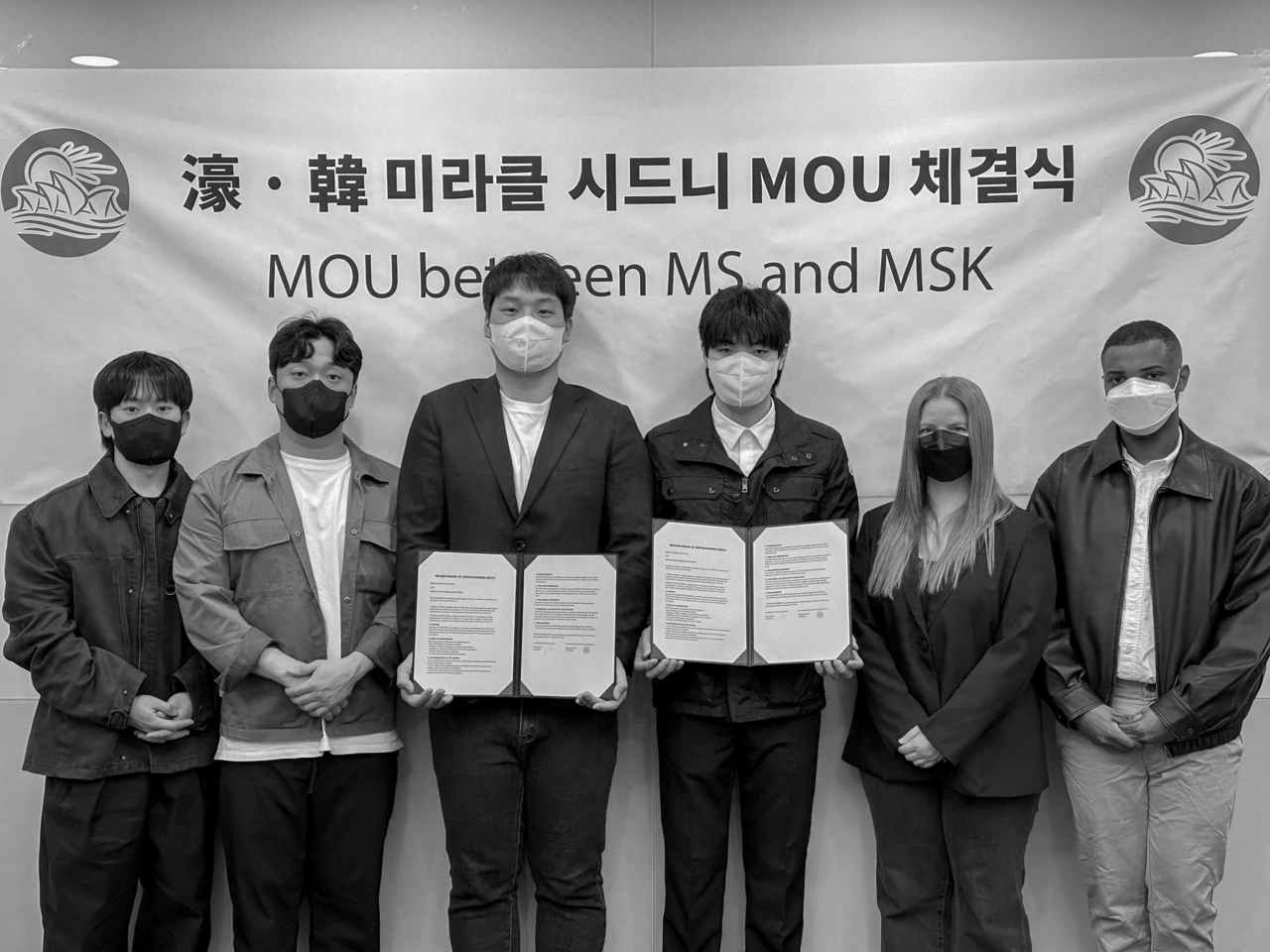  '미라클시드니코리아'가 호주 본사와의 독점 공급 MOU 계약을 체결하고 기념촬영을 하고 있다. (사진=미라클시드니 제공)