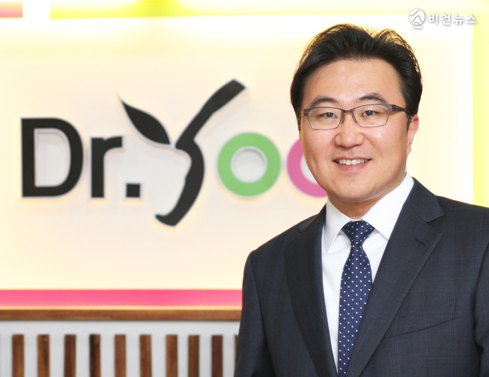 닥터윤영어학원 윤성훈 대표원장은 국회 교육위원회 위원장상(영어교육 부문), 여성가족부 장관상(가족친화 부문), 고용노동부 장관상(일자리 창출 부문), 대한민국 미래경영대상 영어교육 부문 대상 등을 수상하며 그간의 교육적 공헌을 인정받았다.