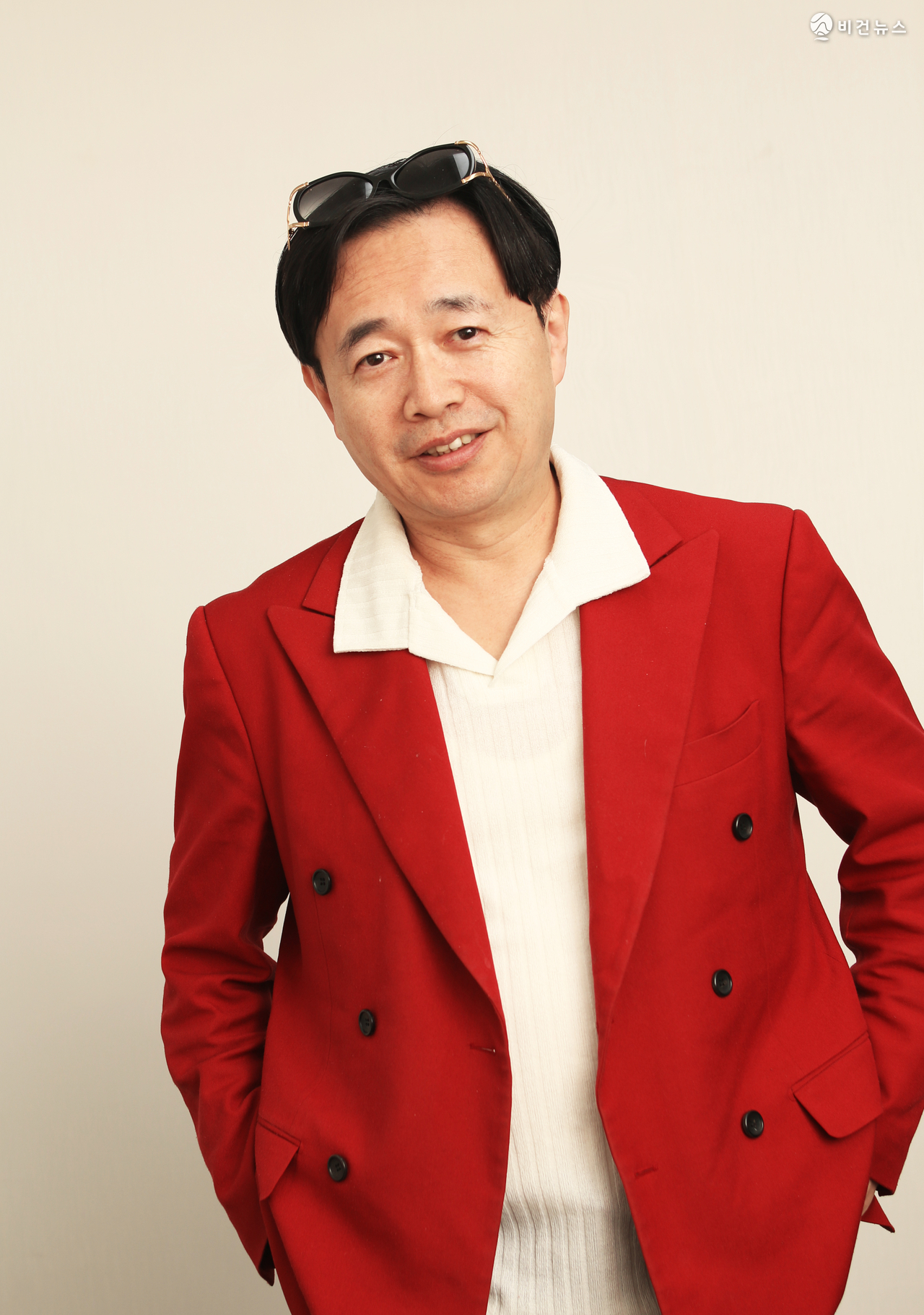 사랑과 전쟁을 연출한 이승면 PD 그는 현재 KBS 1TV에서 매주 일요일 오전 10시 10분에 방영 중인 ‘TV비평 시청자데스크’를 연출하고 있다.