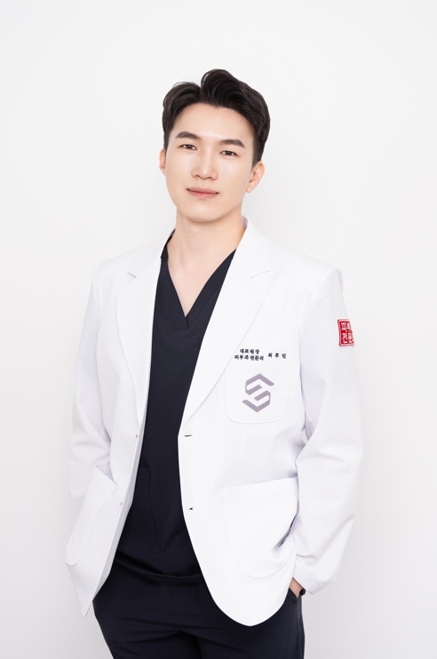 최후민 대표원장. 