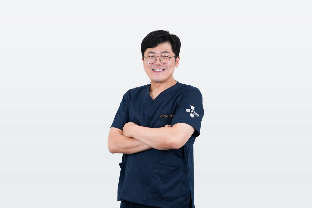 민병철 대표원장. 