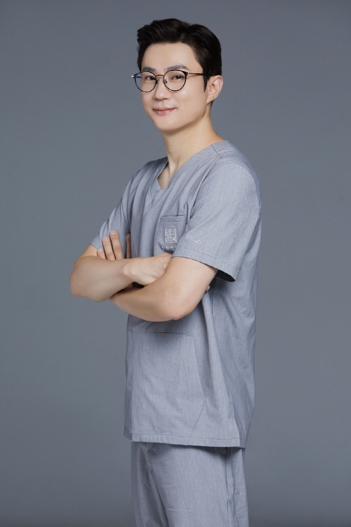 이운섭 원장.