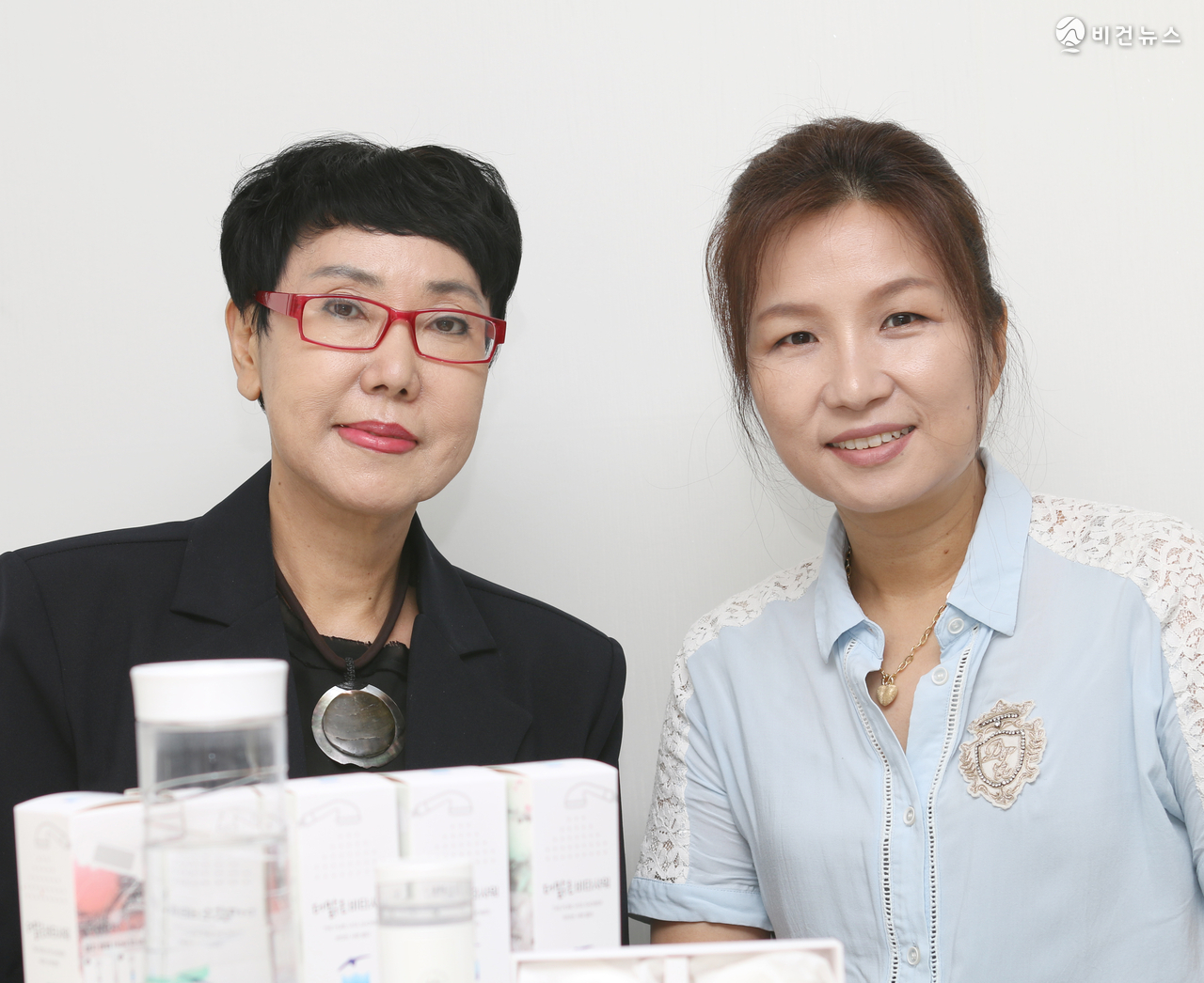 조이향 ㈜한국융합콘텐츠컴퍼니 대표는 『2025 세상을 움직이는 리더십 ‘선한 영향력’ 12인 선정 』으로 ①연예인 1호 상담심리학 박사이자 권영찬 교수를, 두 번째 주자로 한신대학교 죽음교육연구소 임병식 교수를, 세 번째 주자로 한국싸나톨로지협회 신경원 회장을, 네 번째 주자로 서초교회 최재성 목사를, 다섯 번째 주자로 이승면 PD를 여섯 번째 주자로 이대영 중앙대학교 예술대학원장을, 일곱 번째 주자로 매직코스 송정은 대표를 만났다. 조 대표는 본지 편집위원 및 객원기자 / 미국 오이코스 경영대학원 웰라이프 경영 주임교수 / 국제대학교 엔터테인먼트학부 겸임교수 / 안양시 안양문화원 홍보대사 및 문화예술전문위원 / 평창동계올림픽 성공 기원 국제문화예술비엔날레 총괄 기획 / 아시아평화민속예술제 무용 부분 총괄 기획 / 평창군 산림자원 스토리텔링 문화관광 융복합 콘텐츠 총괄기획 / 기업, 문화, 예술, 교육 기획 · 자문 약 1,000회를 진행했다.