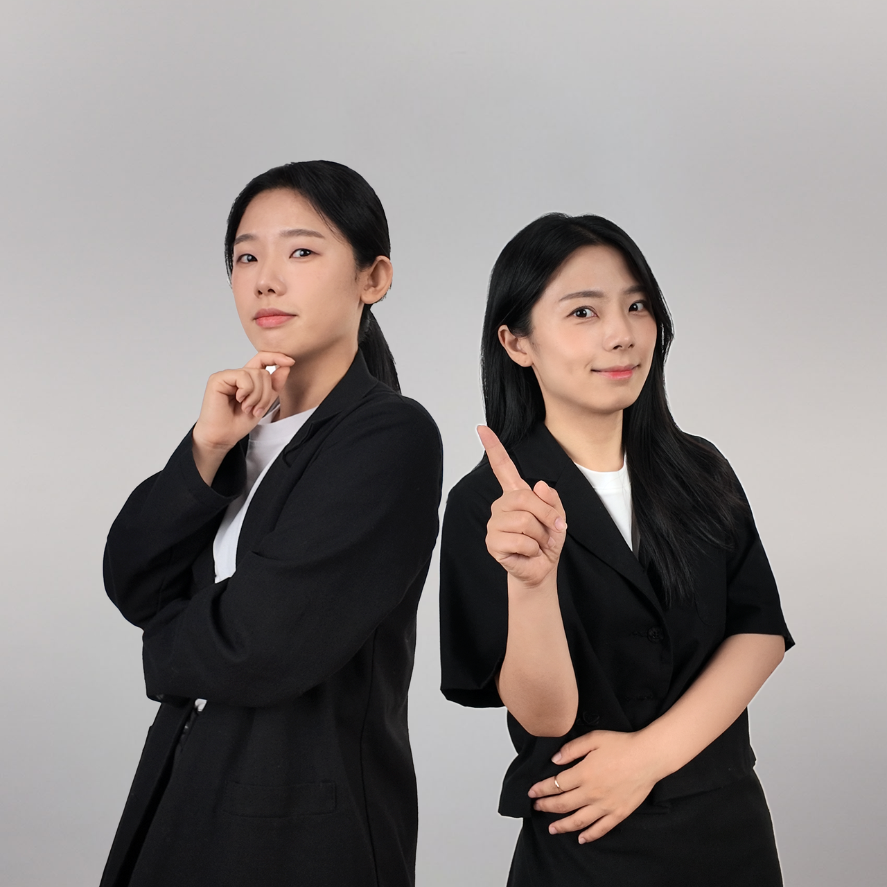 머리를 묶은 임호희 교육콘텐츠 팀장(왼쪽)과 머리카락을 내리고 검지를 든 임주희 대표. (사진=넠넠 제공)