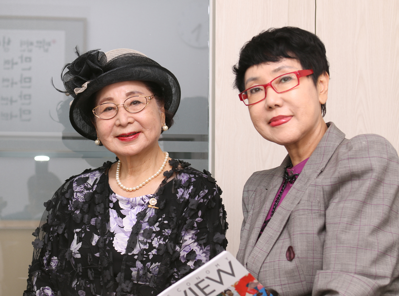 조이향 ㈜한국융합콘텐츠컴퍼니 대표는 『2025 세상을 움직이는 리더십 ‘선한 영향력’ 12인 선정 』을 기획해 열 번째 주자로 (사)국제키비탄한국본부 이연숙 총재를 만났다. 조 대표는 본지 편집위원 및 객원기자 / 미국 오이코스 경영대학원 웰라이프 경영 주임교수 / 국제대학교 엔터테인먼트학부 겸임교수 / 안양시 안양문화원 홍보대사 및 문화예술전문위원 / 평창동계올림픽 성공 기원 국제문화예술비엔날레 총괄 기획 / 아시아평화민속예술제 무용 부분 총괄 기획 / 평창군 산림자원 스토리텔링 문화관광 융복합 콘텐츠 총괄기획 / 기업, 문화, 예술, 교육 기획 · 자문 약 1,000회를 진행했다.