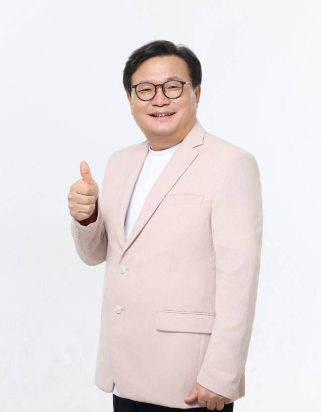 힐링콘서트를 진행하는 최창호 박사. (사진=최창호 박사 측 제공)