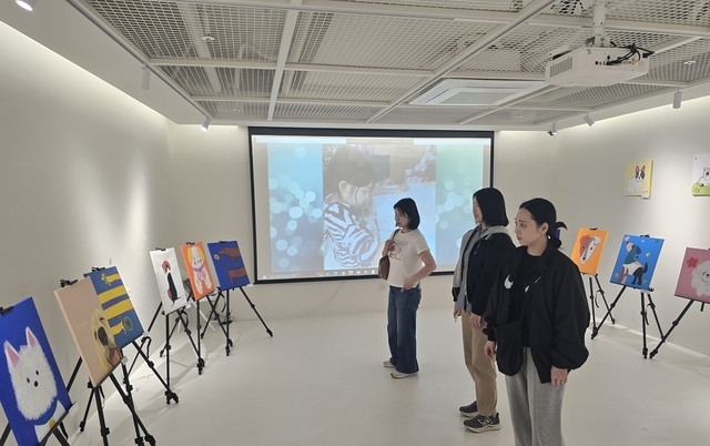 청담플래뮤-KOC, 유기동물 보호 그림전 개최