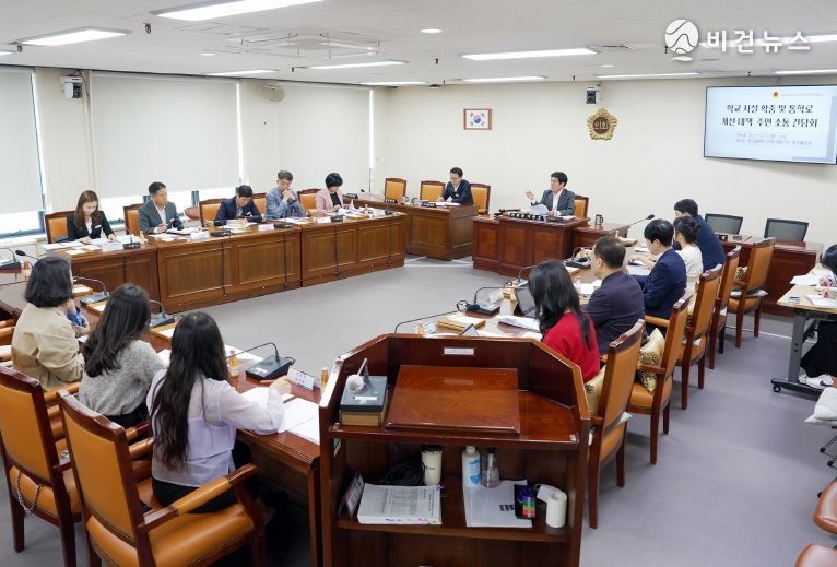 21일, 이찬호 교육위원장은 경상남도의회에서 대상공원 힐스테이트 입주민예정자들과 간담회를 가졌다.