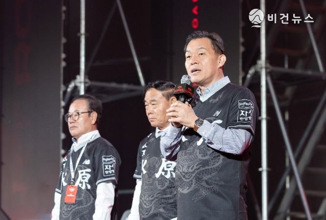 이재준 수원시장이 환영사를 하고 있다.