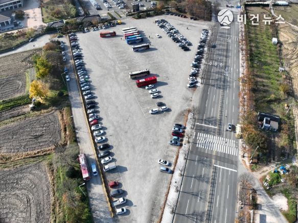 경주박물관 동측 월성 주차장 전경