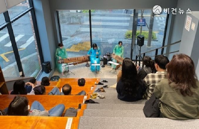 전주시 서학예술마을도서관,창작음악그룹 ‘거문고자리’와 함께 예술공감 음악공연 열어