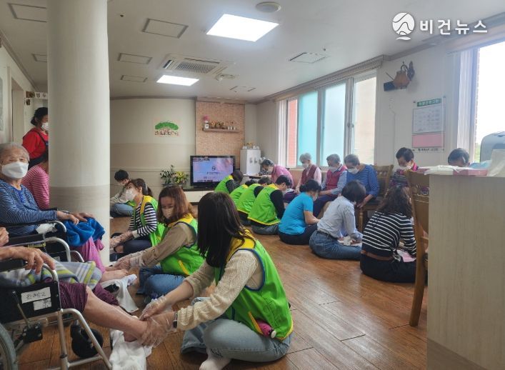 ‘어르신 돌봄’ 봉사활동