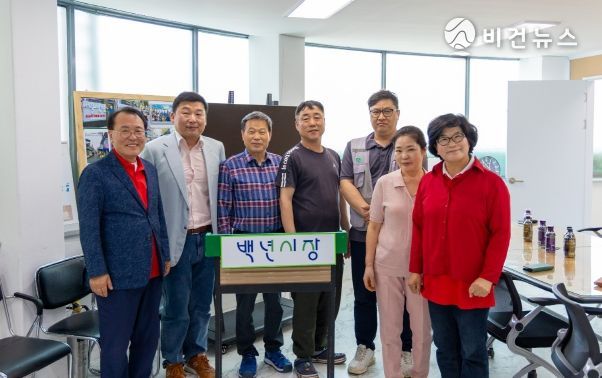 유인애 의원, 수유3동 백년시장 방문해 상인회 간담회 참석