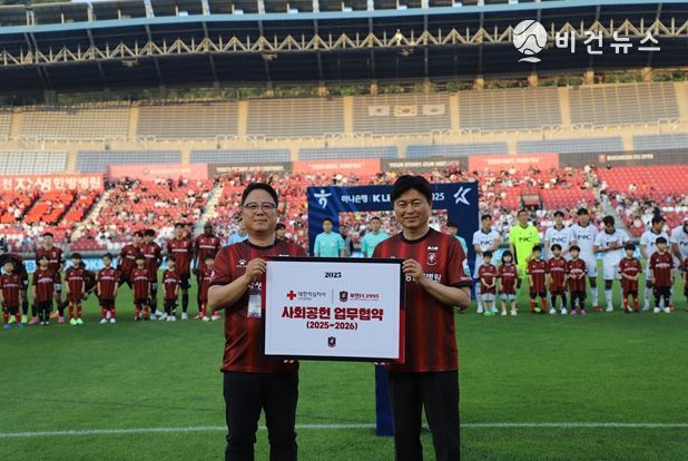 (인천혈액원- 부천FC1995 사회공헌 업무협약, 왼쪽 : 김영섭 인천혈액원장/ 오른쪽 : 조용익 부천FC 구단주(부천시장))