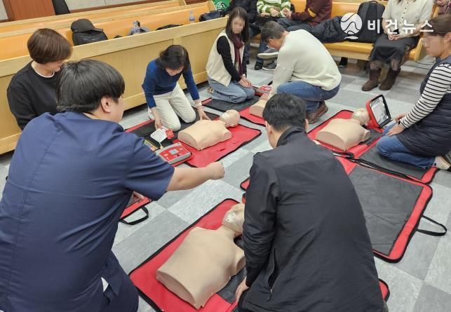 강북구가 찾아가는 응급처치 교육을 진행하고 있다.