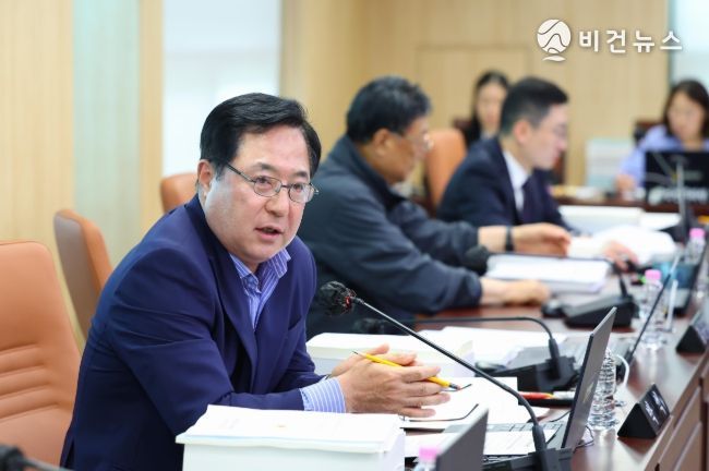 발언 중인 박석 의원