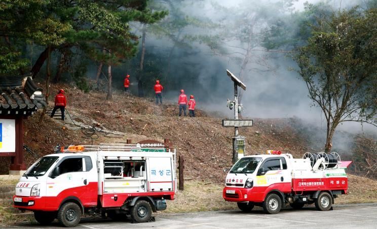 초고속, 대형 산불에 대비하여 산불 진화 통합훈련을 추진하고 있는 모습