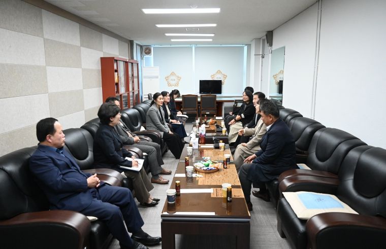 대전 중구의회 사회도시위원회가 중구 사회복지관 협의회와 소통간담회를 개최했다.