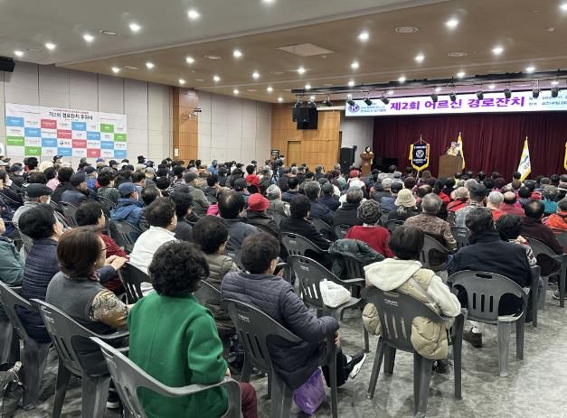 지난 2일 금천구청 청사 대강당에서 ‘제2회 어르신 경로잔치’가 열렸다
