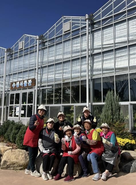 2025 대한민국 국향대전, (사)한국생활개선회함평군연합회가 두건을 착용한 모습