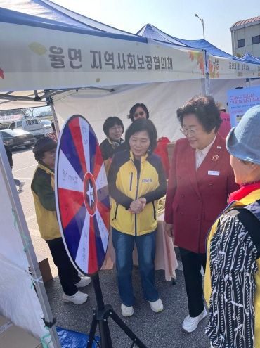 율면 지역사회보장협의체, ‘사계축제’에서 복지 사각지대 해소를 위한 홍보부스 운영