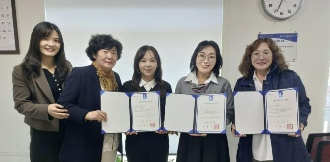 수원시 팔달구, 관내 어린이집 4개소에 '열린어린이집 재선정 지정서' 전달