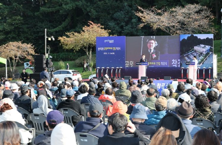 포항시는 지난 4일 환호공원 일원에서 ‘환호공원 공영주차타워 건립사업 착공식’을 개최했다.