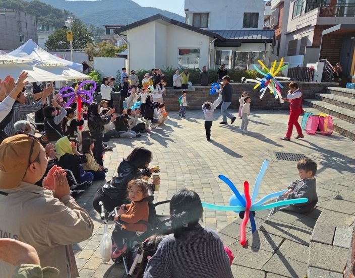 세대를 아우르는 ‘당산 아래 가을소풍’ 성료