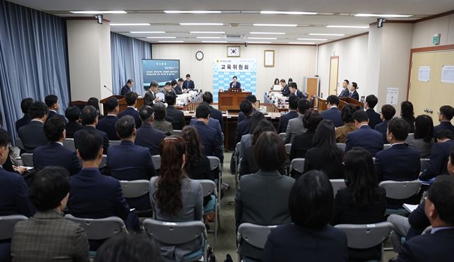 김정희 전남도의회 교육위원장 전남교육청 행정사무감사 질의