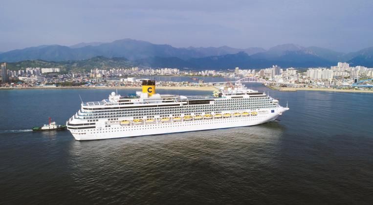 속초항 입항하는 코스타세레나호