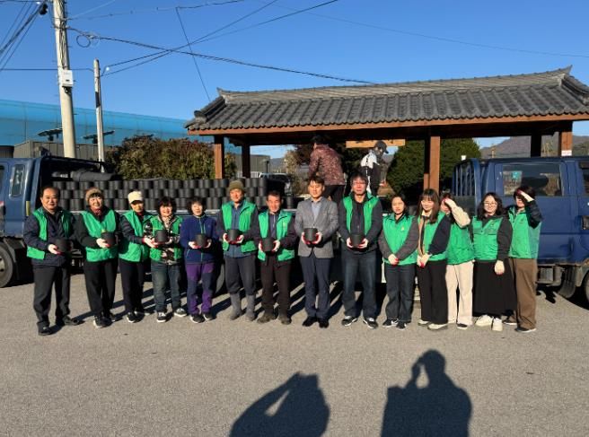철원군 김화읍 새마을 부녀회·지도자협의회, 사랑의 연탄 나눔 봉사 실시