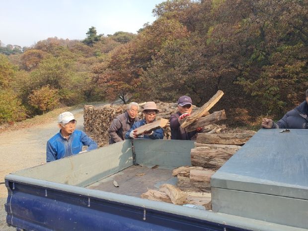 진천군, 사랑의 땔감 나누기 행사 실시