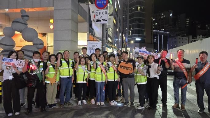 방이맛골에서 진행된 불법광고물 합동단속 캠페인 모습