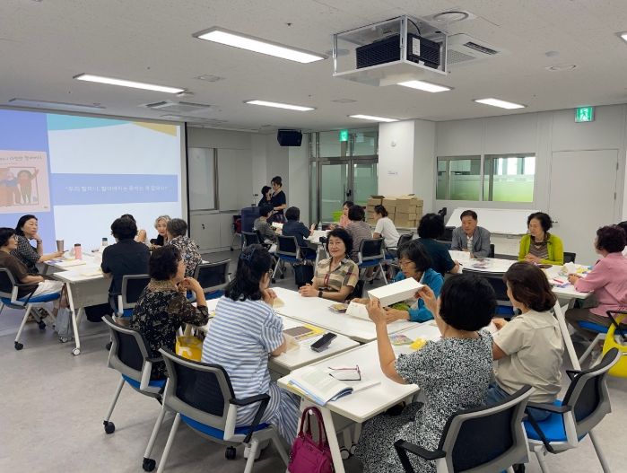 시니어 대상 독서 힐링 프로그램