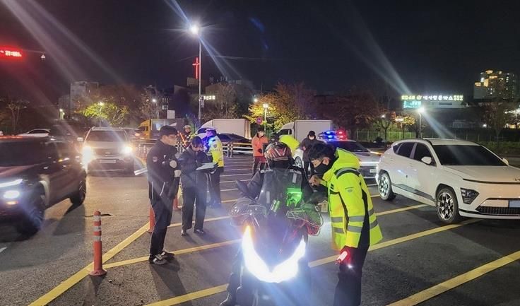 파주시, 이륜차 소음·불법 개조 야간 합동단속 실시