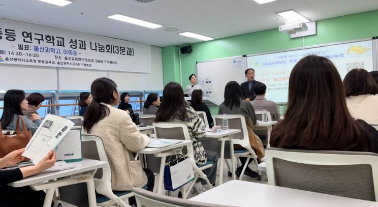 21일 성과나눔회 각 분과별로 발표와 토론을 진행하고 있다