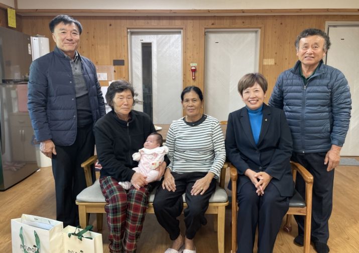 올해 첫 출생아 가정 방문