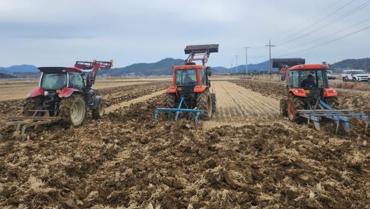 논 깊이갈이 사진