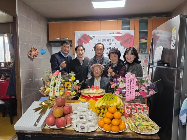 고창군, 100세 어르신 방문해 황금빛 인생 축하
