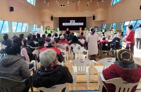 섬 주민 곁으로 찾아가는 따듯한 진료 한길안과, 자월도 찾아 무료진료 실시